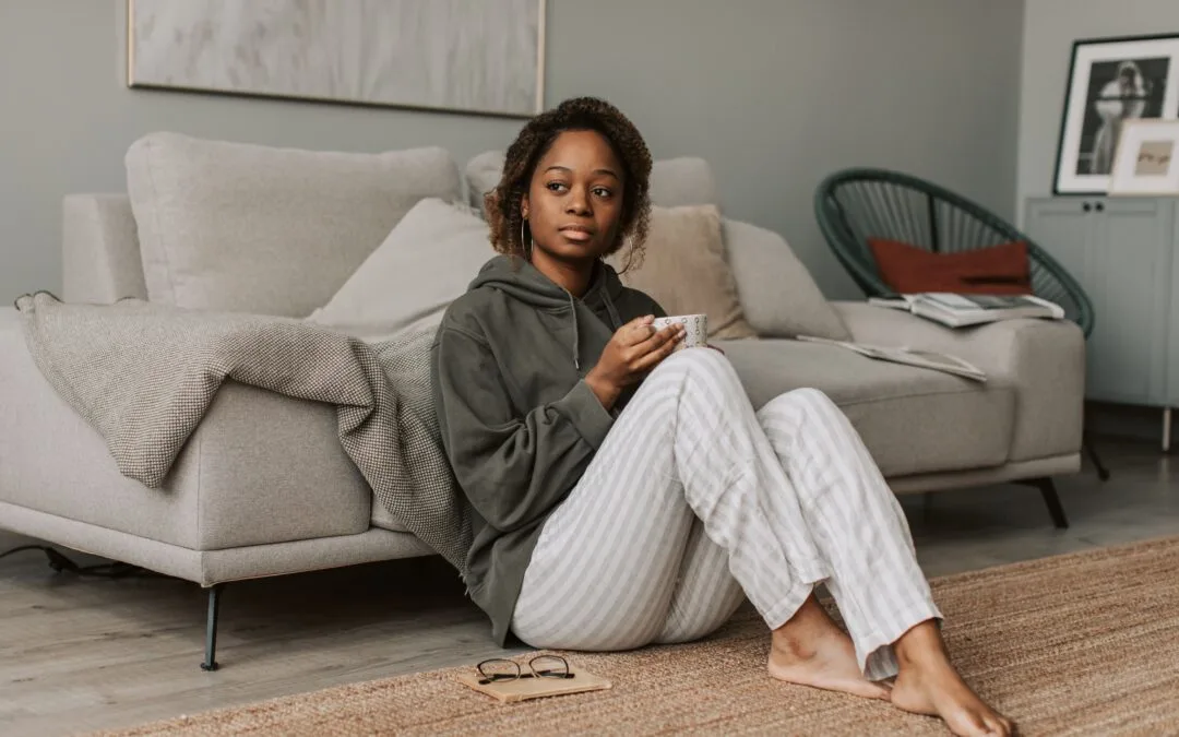 Estime de soi et relations : pourquoi je m’efface face aux autres ? (et comment en sortir)