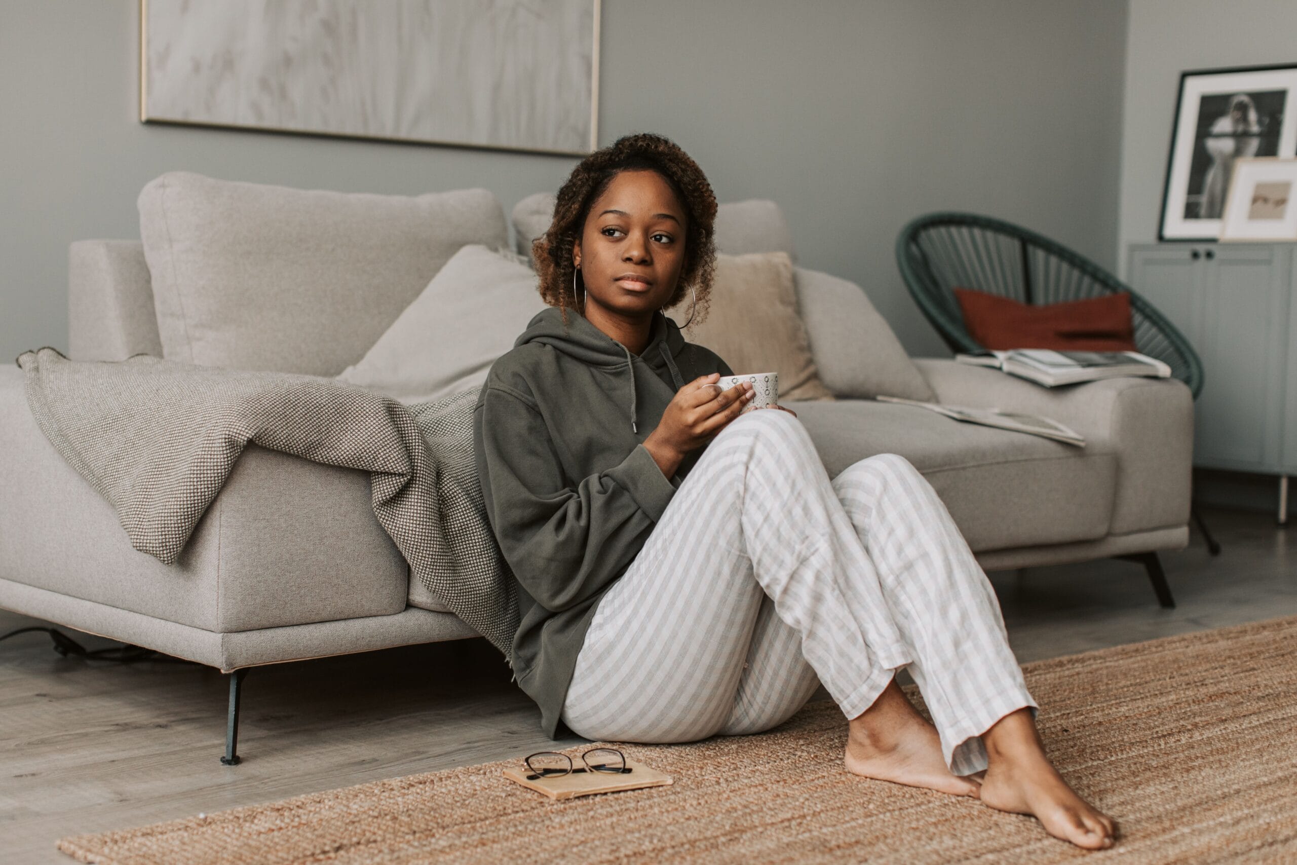 Estime de soi et relations : pourquoi je m’efface face aux autres ? (et comment en sortir)